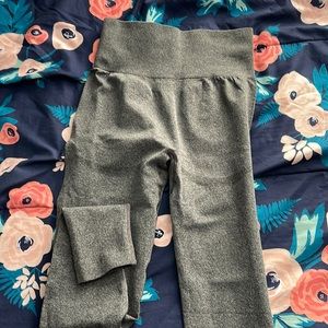 NVGTN workout leggings, grey, medium, never used, stretchy